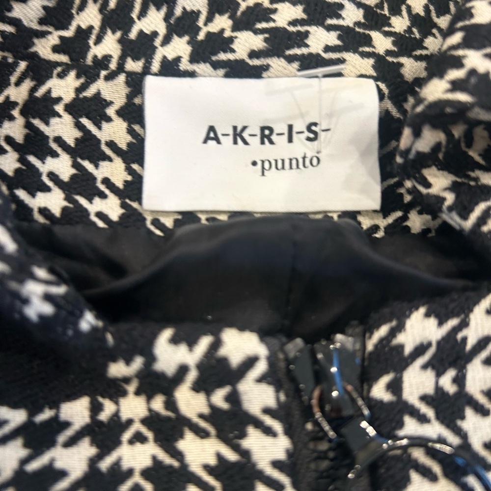 Akris Punto Black and White Houndstooth Blazer - Picture 2 of 9